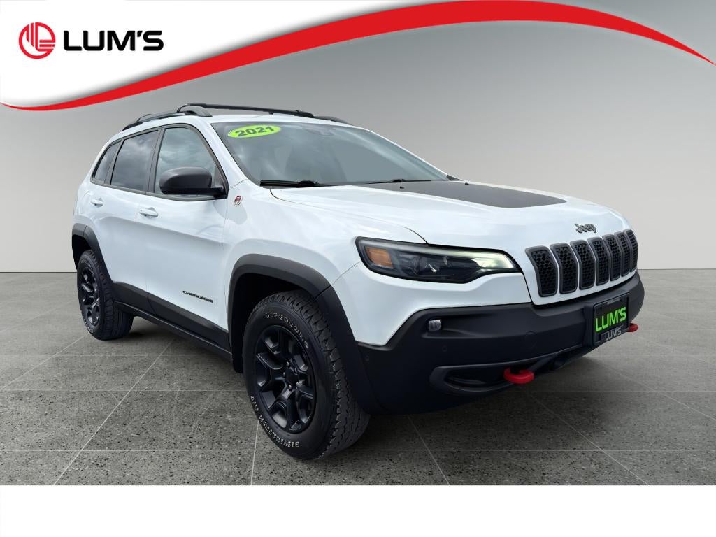 2021 Jeep Cherokee Trailhawk 4x4 in White — front three-quarter view