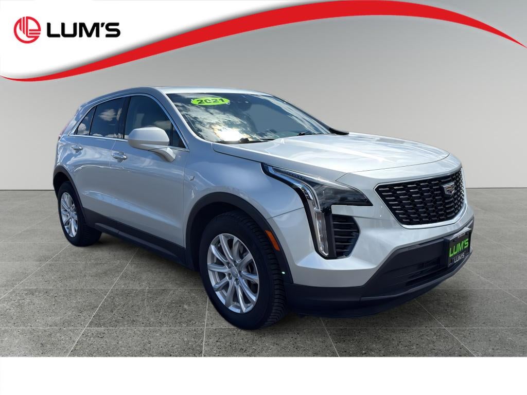 2021 Cadillac XT4 FWD Luxury in Silver — front three-quarter view