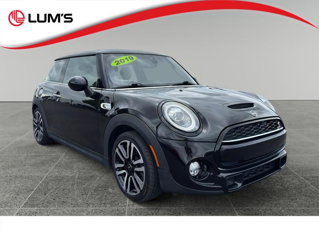 2019 MINI Hardtop Cooper S in Black — front three-quarter view